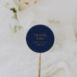 クラシックネイビミニマルーブルー金ゴールドありがとうござ結婚う ラウンドシール<br><div class="desc">このクラシックミニマルネイビーの青い感謝してい金ゴールドはシンプルあなたの結婚クラシックラウンドはロマンチックでエレガントなウェディングのための素晴らしシール。ダークネイビーブルーのカラーパレッミニマルトとヴィンテージ与えタイポグラフィは上品でシックなフォーマルtouch。デザインは柔軟で、基本的なコンテンポラリー夕べ、春、秋、夏、冬の結婚式に最適。今ま保でも、好きなアートワークやグラフィックでパーソナライズすることもできます。</div>