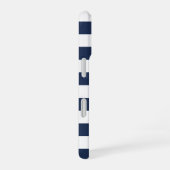 クラシックネイビー&ホワストライプイトパーソナライズされた iPhone 16ケース (右側面)