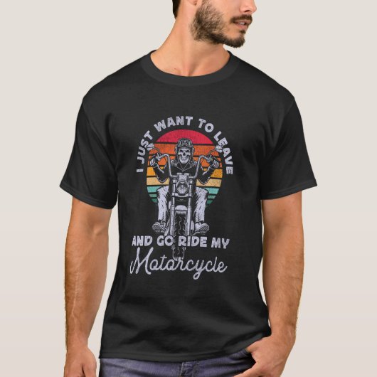 クラシックバイクに乗るバイカー ただ出かけて Tシャツ (正面)