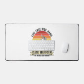 クラシックバイクもしくは自転車に乗る人クルーMotorcycle.jpg デスクマット (キーボード&マウス)