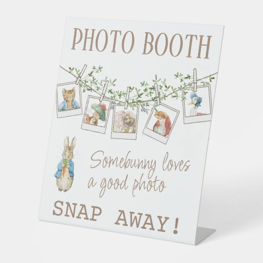 クラシックピーターザラビットベビーフォトブースサイン 台座サイン (正面)