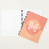 クラシックピーチピンクジオメトリックモダンモノグラム プランナー手帳 (ディスプレー)