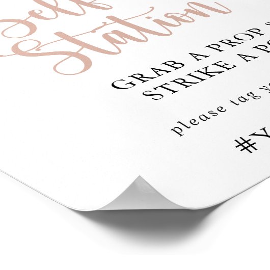 クラシックフローラダスティピンクローズ自撮り駅標識 ポスター (角)