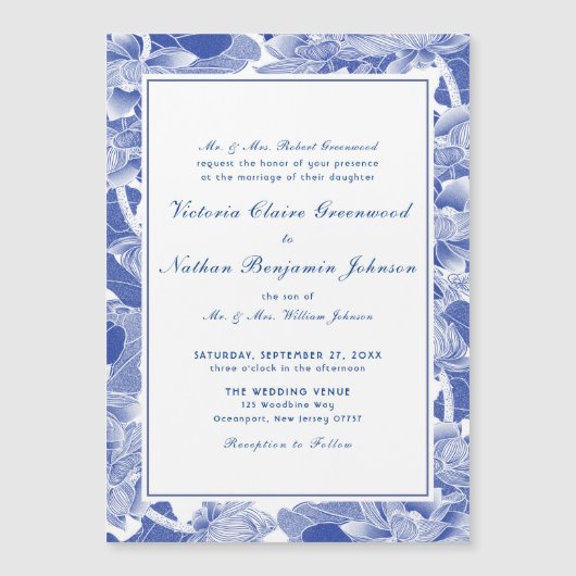 クラシックフローラブルーとホワイトのチョノイスリー結婚ズ マグネット招待状 (正面)