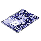 クラシックフローラブルー&ホワイトラビット&バードモノグラム ノートブック (左側)