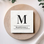 クラシックブラックフパーソナライズされたァミリーモノグラムイニシャル ストーンコースター<br><div class="desc">ドリンククラシックドリンクのデザインモダンはパーソナライズされたカスタムシンプル、白い大理石の背景に対して水平なを強調して、あなたの家族の最後の名前と一緒に男らしまだエレガントserifモノグラムのイニシャルを特徴としています。黒い文字とデザインの色は、自宅の装飾と完全に一致するように修正できる。</div>