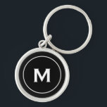 クラシックブラックモノグラム キーホルダー<br><div class="desc">クラシックパーソナライズされた黒Keychain モノグラムの Monogramイニシャル白黒。休日の贈り物、家族の懇親会の好意として完璧な、あなたは格別の機会のためのgroomsmenとギフトのためのギフト。</div>