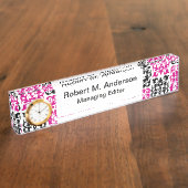 クラシックホットピンクとブラックダマスク要素 デスクネームプレート (側面)