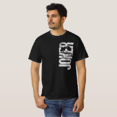 クラシックメンズブラックTシャツ – シンプル&スタイリッシュ Tシャツ (正面フル)