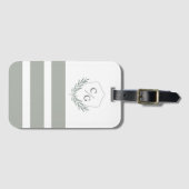 クラシックモノグラムクレストとストライプセージグリーン ラゲッジタグ (正面横)