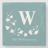 クラシックモノグラム名ティール（緑がかった色）フローラリースカスタム ストーンコースター (正面)