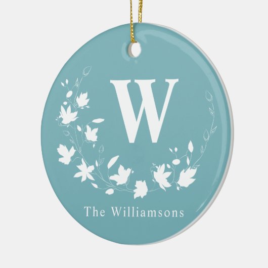 クラシックモノグラム名ティール（緑がかった色）フローラリースカスタム セラミックオーナメント (左)