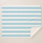 クラシックライトブルーと白ストライプの シェルパブランケット (正面(横))