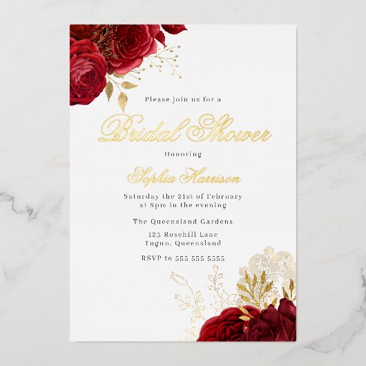 クラシックレッドエレガントローズブライダルシャワーゴールデン 箔招待状 (正面)