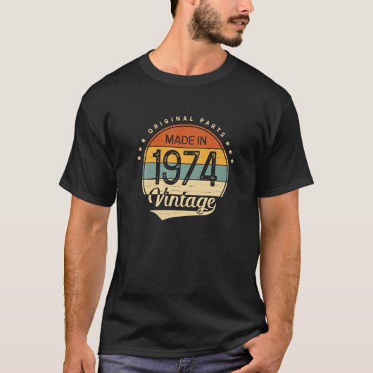 クラシックヴィンテージ1974生まれ誕生日1974レトロ Tシャツ (正面)