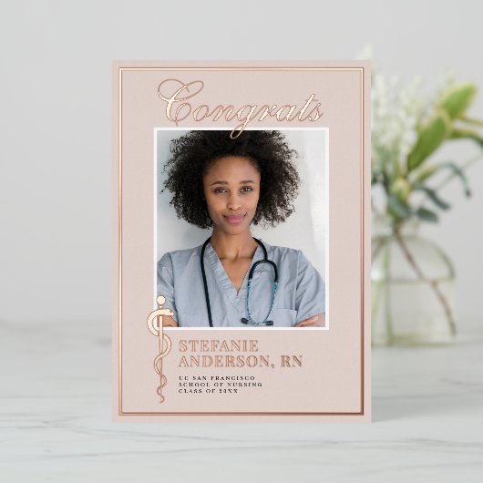 クラシック医療看護フォトフォイル卒業フォイ 箔招待状 (立ち正面)
