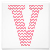 クラシック名門私立校風のピンクシェブロン文字Vモノグラム フォトプリント            (正面)