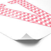 クラシック名門私立校風のピンクシェブロン文字Vモノグラム フォトプリント            (角)