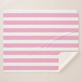 クラシック淡いピンクと白ストライプの シェルパブランケット (正面(横))