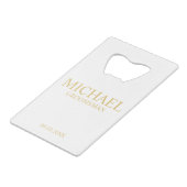 クラシック白と金ゴールドのグロパーソナライズされたームスマン クレジットカード栓抜き (正面アングル)