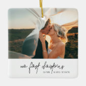 クラシック白黒フォト初めてのクリスマス セラミックオーナメント (正面)