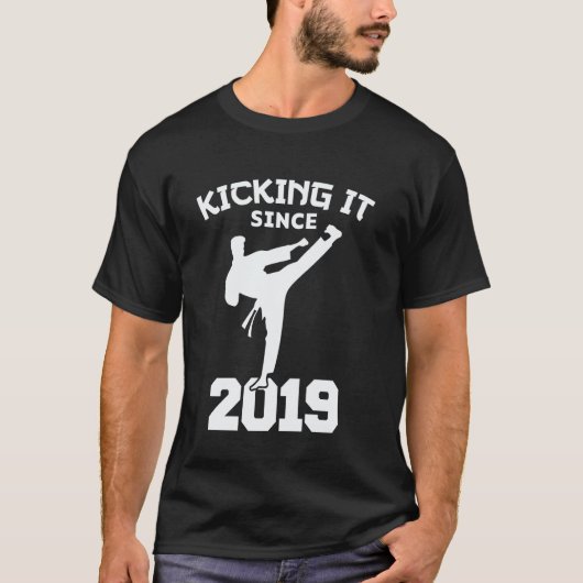 クラシック空手武道2019からの蹴り Tシャツ (正面)