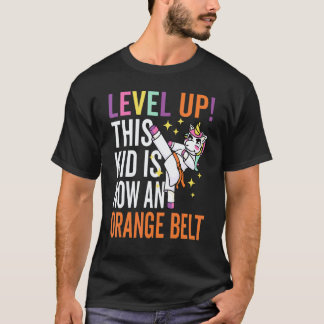 クラシック空手着ユニコーン昇級オレンジ帯 Tシャツ