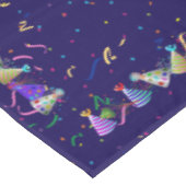 クラシック紙吹雪とパーティー帽子 テーブルクロス (アングル)