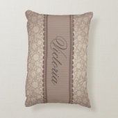 クラシック薄茶色フローラルパターカスタムン文字 アクセントクッション (裏面(縦))