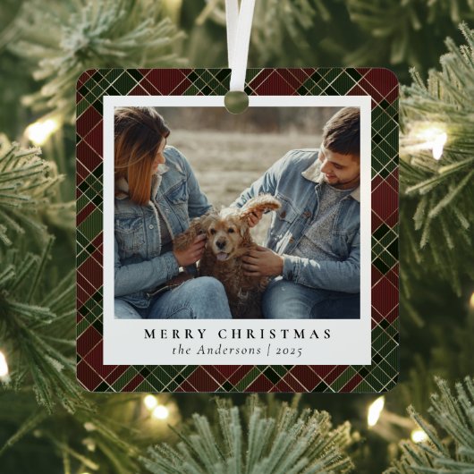 クラシック赤エレガントと緑のクリスマスカップルの写真 メタルオーナメント (インサイチュ)