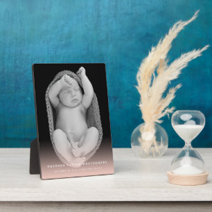 クラシック赤面シンプルピンクのグラデーション赤ちゃん女の子の写真 フォトプラーク