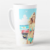 クラシック車でビーチの少女 カフェラテマグ (左アングル)
