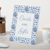 クラシック青と白のカードとギフト赤ちゃんシャワー 台座サイン (インサイチュ)