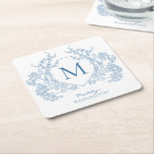 クラシック青フランスのフローラクレストモノグラム スクエアペーパーコースター (アングル)