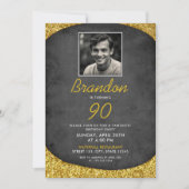 クラシック黒と金ゴールドのヴィンテージ写真90誕生日 招待状 (正面)