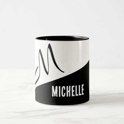 クラシック黒モノグラムの色と白色のブロック ツートーンマグカップ (中央)