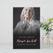 クラシック黒・ピンクのメモリアルカード | 5.5 x 8.5インチ (スタンド正面)