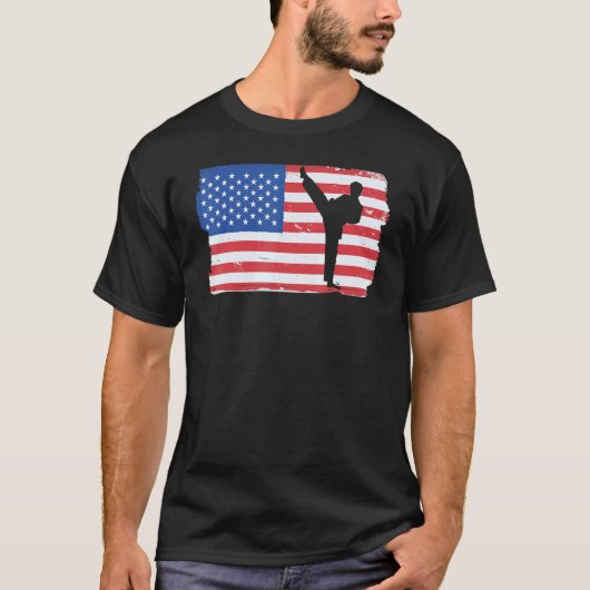 クラシック アメリカ 国旗 愛国 アメリカ 武術 Tシャツ (正面)