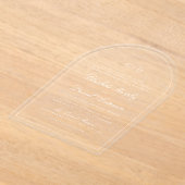 クラシック エレガンス スクリプト モノグラム アーチ ウェディング アクリル招待状 (レイダウン)