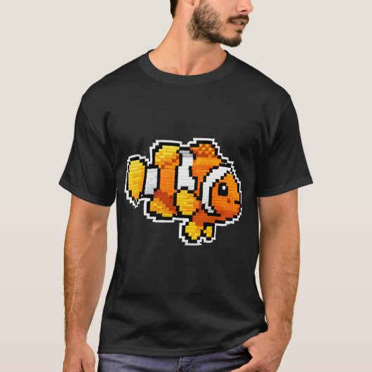 クラシック・カクレクマノミ - イエローフィン刺繍風アート Tシャツ (正面)