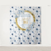 クラシック ダスティーブルー スイートシックスティーン ゴールド グリッター サイン タペストリー (正面)