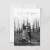 クラシック フルフォト We're Engaged 白いグラデーション 招待状 (正面)