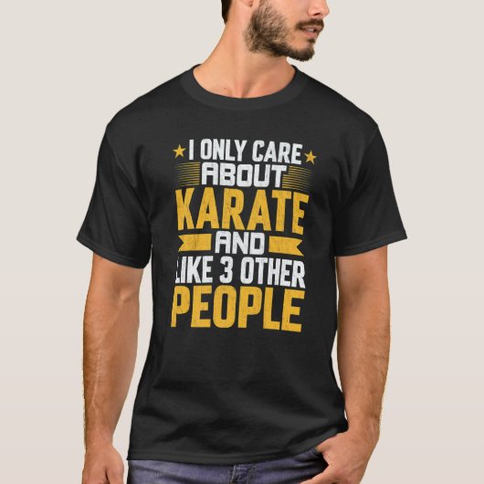 クラシック 私は空手 武道しか気にしない そして好き  Tシャツ (正面)
