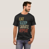 クラシック 食べる 眠る 空手 繰り返す 空手 Tシャツ (正面フル)