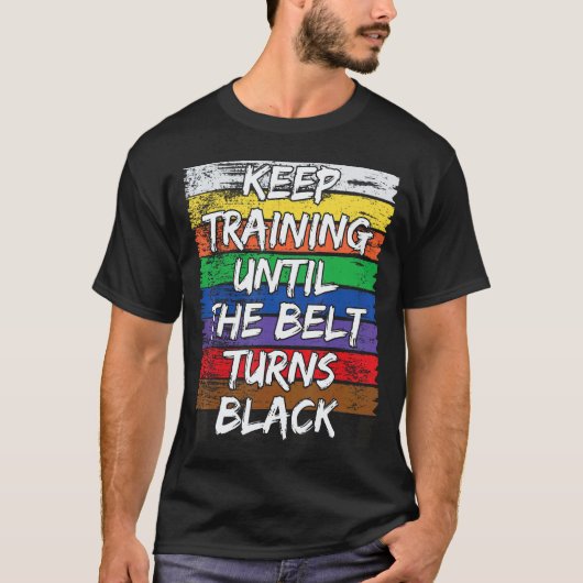 クラシック 黒帯が黒くなるまでトレーニングを続ける Tシャツ (正面)