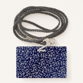 クラシーブルーシルバーグリッターレオパードアニマルプリント バッジ (裏面ランヤード)