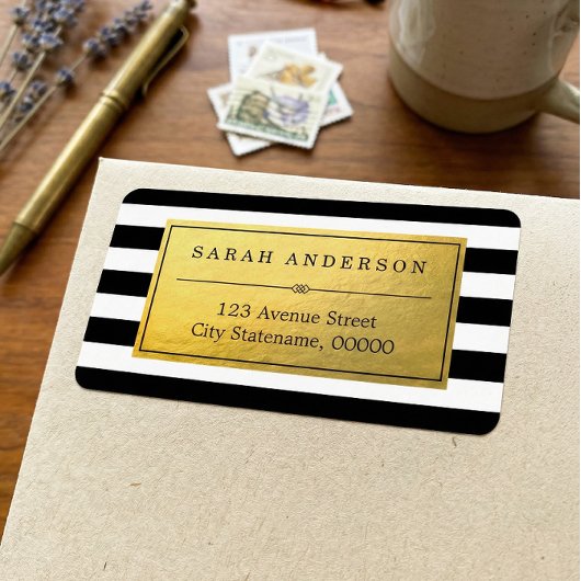 クラスの金ゴールドラベルと白黒ストライプの ラベル