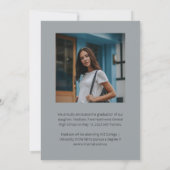 クラススクリプト卒業生2枚の写真卒業グレー 招待状 (裏面)