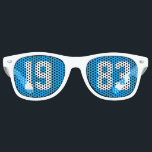 クラス1983 40th高校懇親会ブルーホワイト レトロサングラス<br><div class="desc">1983年の高校懇親会パーティーは40周年素晴らしを迎える。青書色のパーティーグラスの一方の面83に白クール19点。フェスティバルのサングラス同窓生のための。</div>