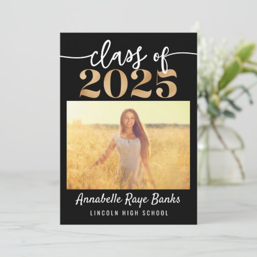 クラス2025 Script Black Printable 招待状 (スタンド正面)